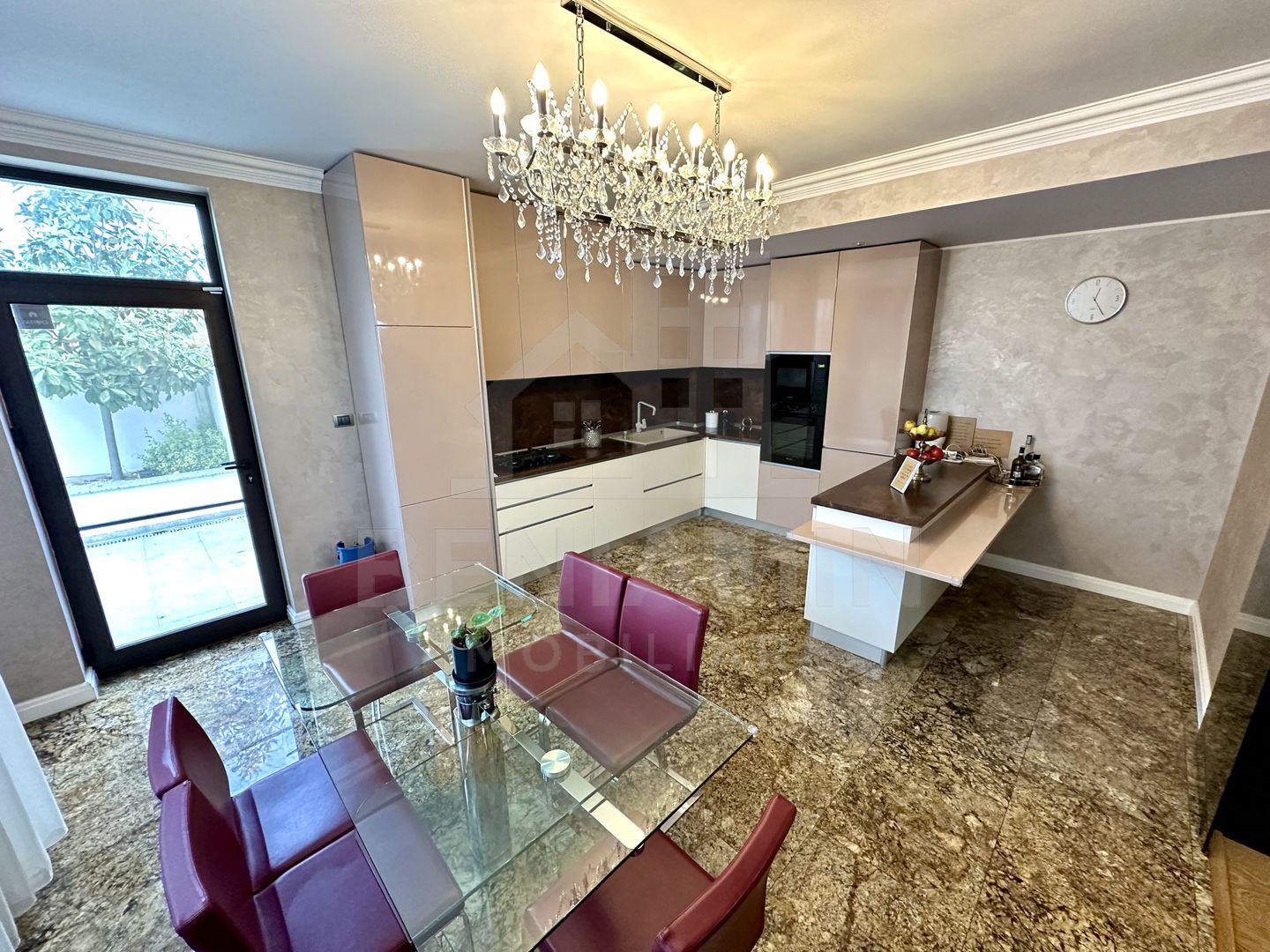 Vila impunatoare -Lux -Panoramic D+P+2 Hanul Doctorului 550mp util - Poză 8