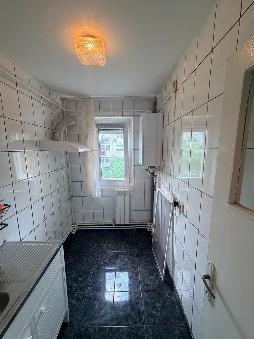 Vanzare apartament cu 4 camere in Micro 13, etaj 3, pret 65 000 euro - Poză 1