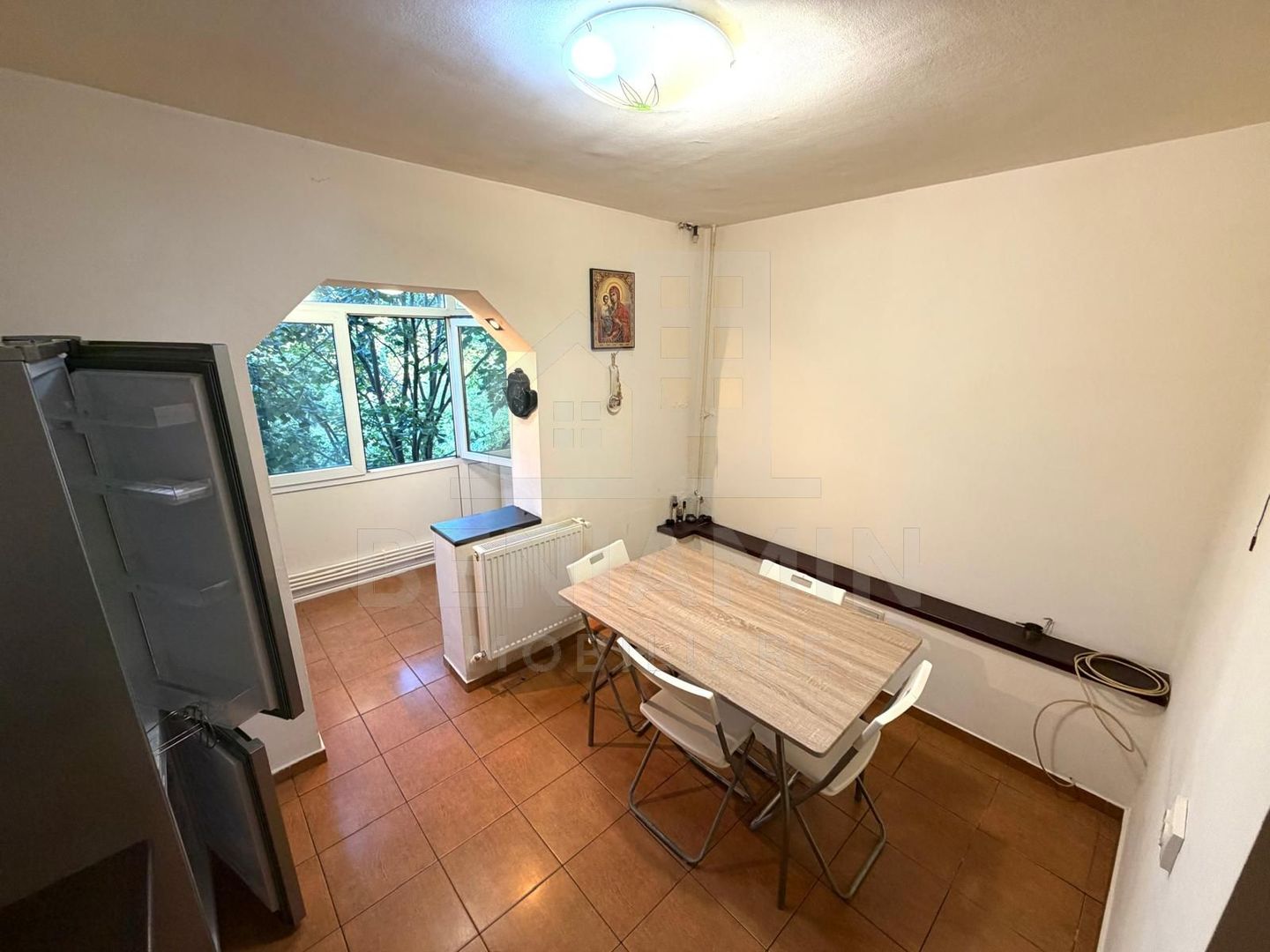 3 camere decomandat cu 2 bai Rovine etajul 3 centrala termica 72mp - Poză 5