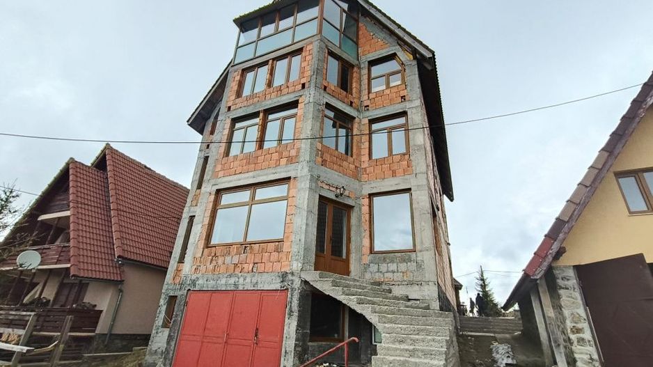 Pensiune de vânzare în Rânca – oportunitate rară lângă pârtia M1 - Poză 9