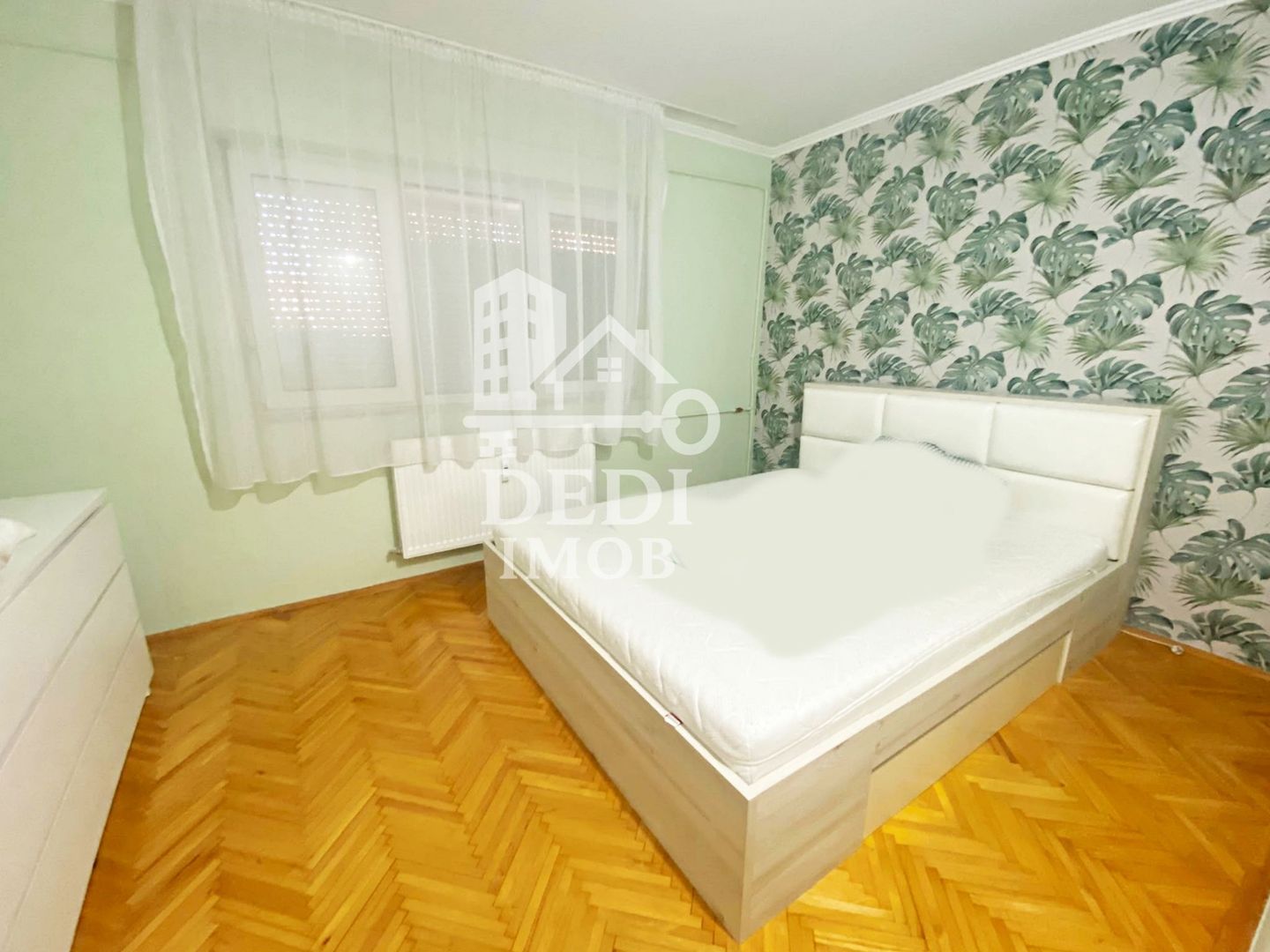 Apartament 3 camera de vânzare in zona Rogerius, Oradea - Poză 3