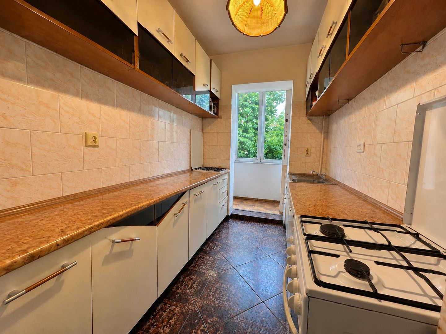Apartament 3 camere spatios de vanzare în zona - Tractorul - Poză 8