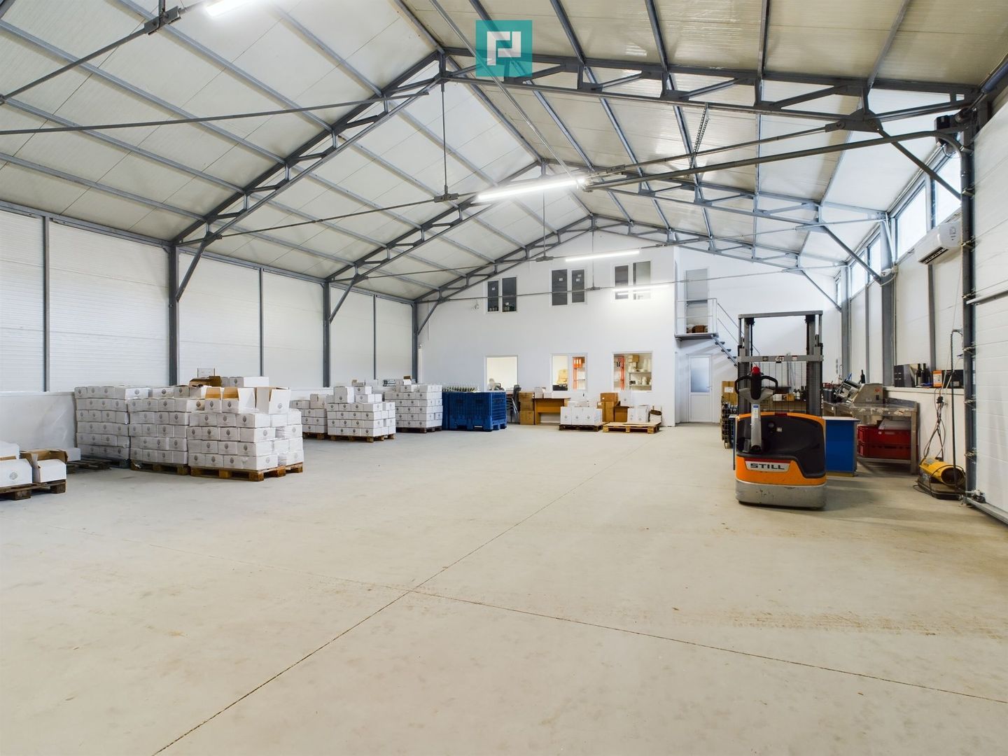 Hală de producție cu spații de birouri - Poză 2