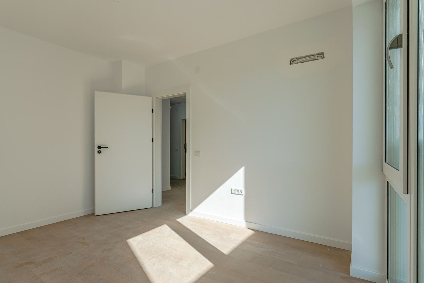 Apartament Decomandat | 53 mp utili + 10 mp balcon | Sala Polivalentă - Poză 7