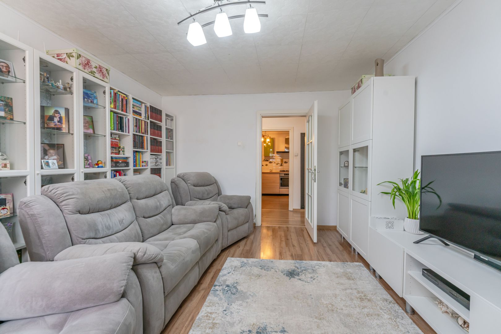 APARTAMENT 4 CAMERE ASTRA CARPATILOR - Poză 2