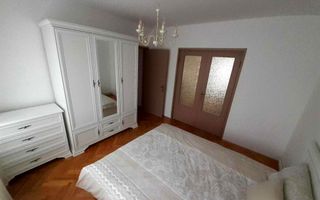 3 camere decomandate, Piata Cipariu, Andrei Muresanu, Zona Muscel - Poză 1