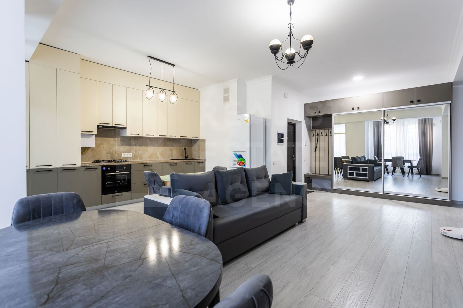 Chirie, apartament, 3 camere, strada Moara Roşie, Centru - Poză 1