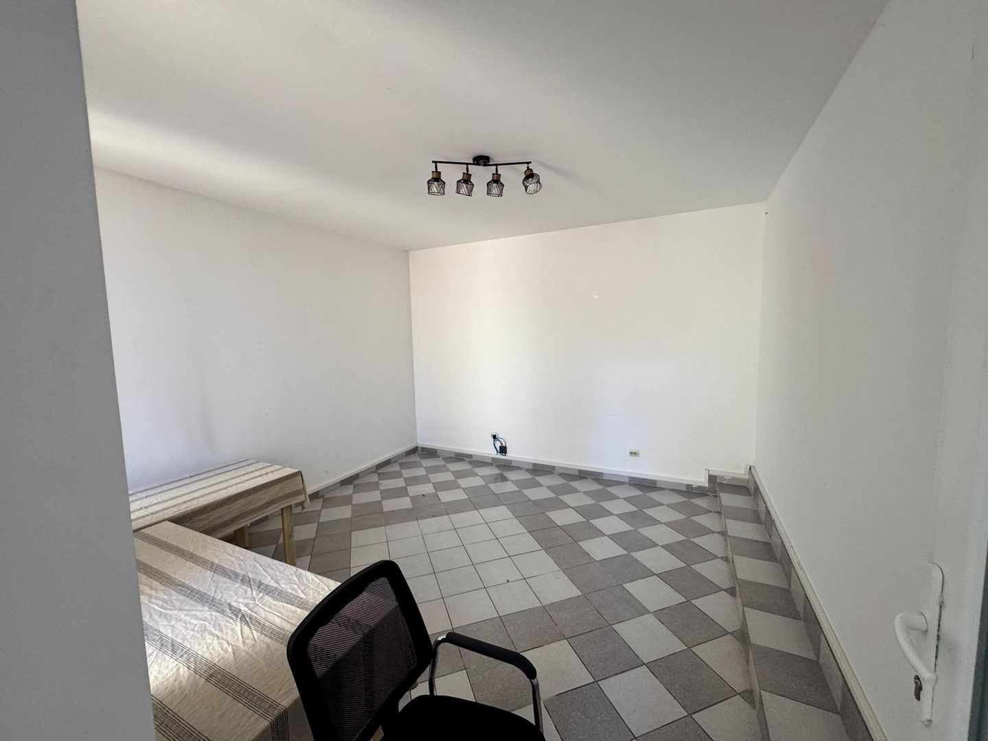 OPORTUNITATE - vila-curte individuala-garaj la Domenii-Popisteanu - Poză 18