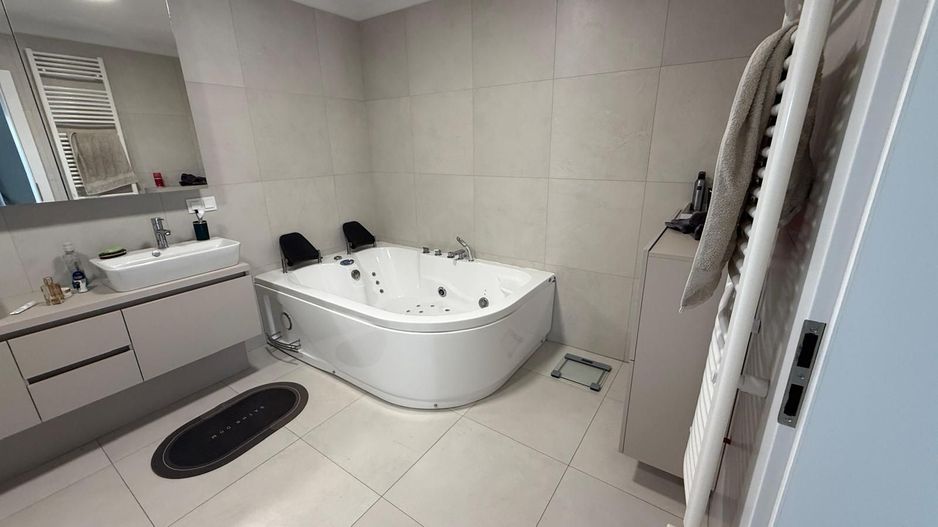 Apartament bloc NOU,4 camere,3 bai,2 terase,parcare privată - Poză 15