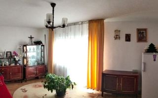 Apartament 3 camere, in zona centrala a localitatii - Poză 1