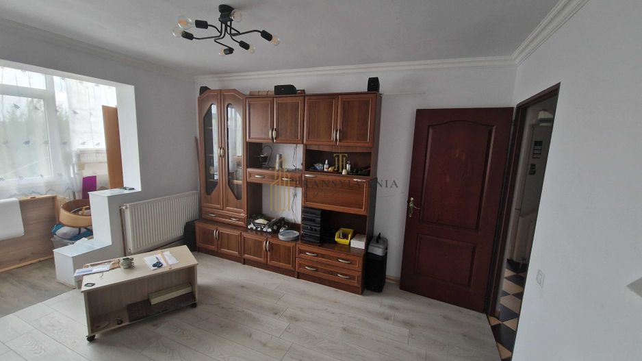 Apartament 3 camere - decomandat, mobilat, etaj 2/4, Cisnadie - Poză 1