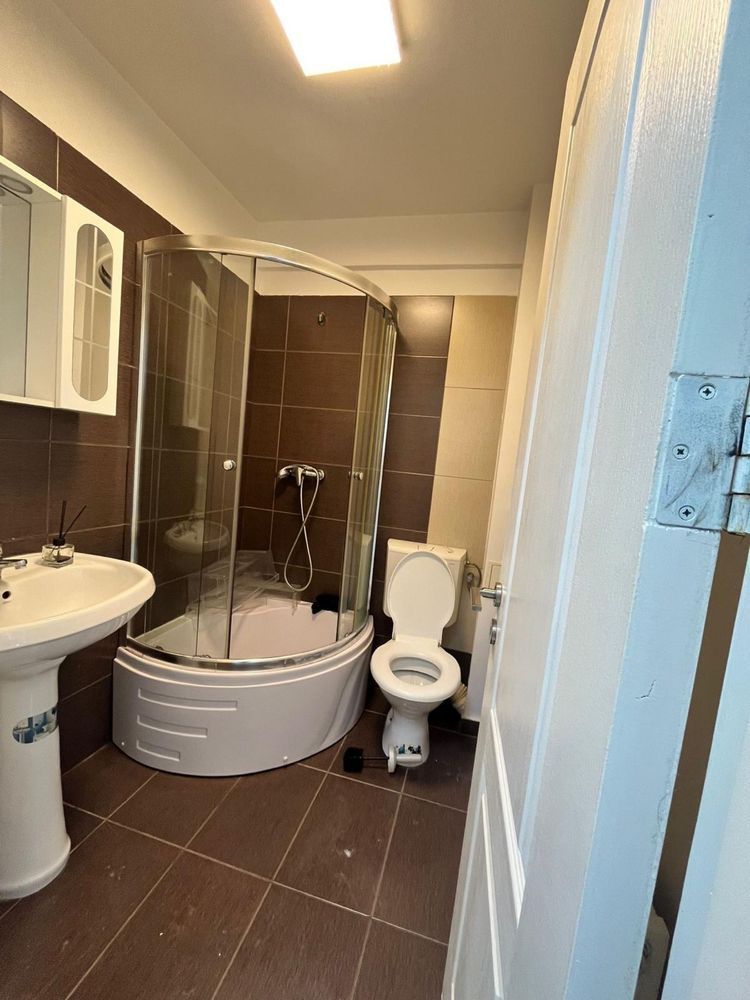Vanzare apartament spatios 3 camere, 2 bai, bloc 2009, Titan, 10 min metrou - Poză 2