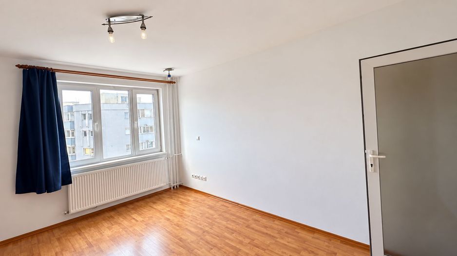 Aradului-Iulius Town | 2 Camere | Etaj Intermediar | Decomandat. - Poză 5