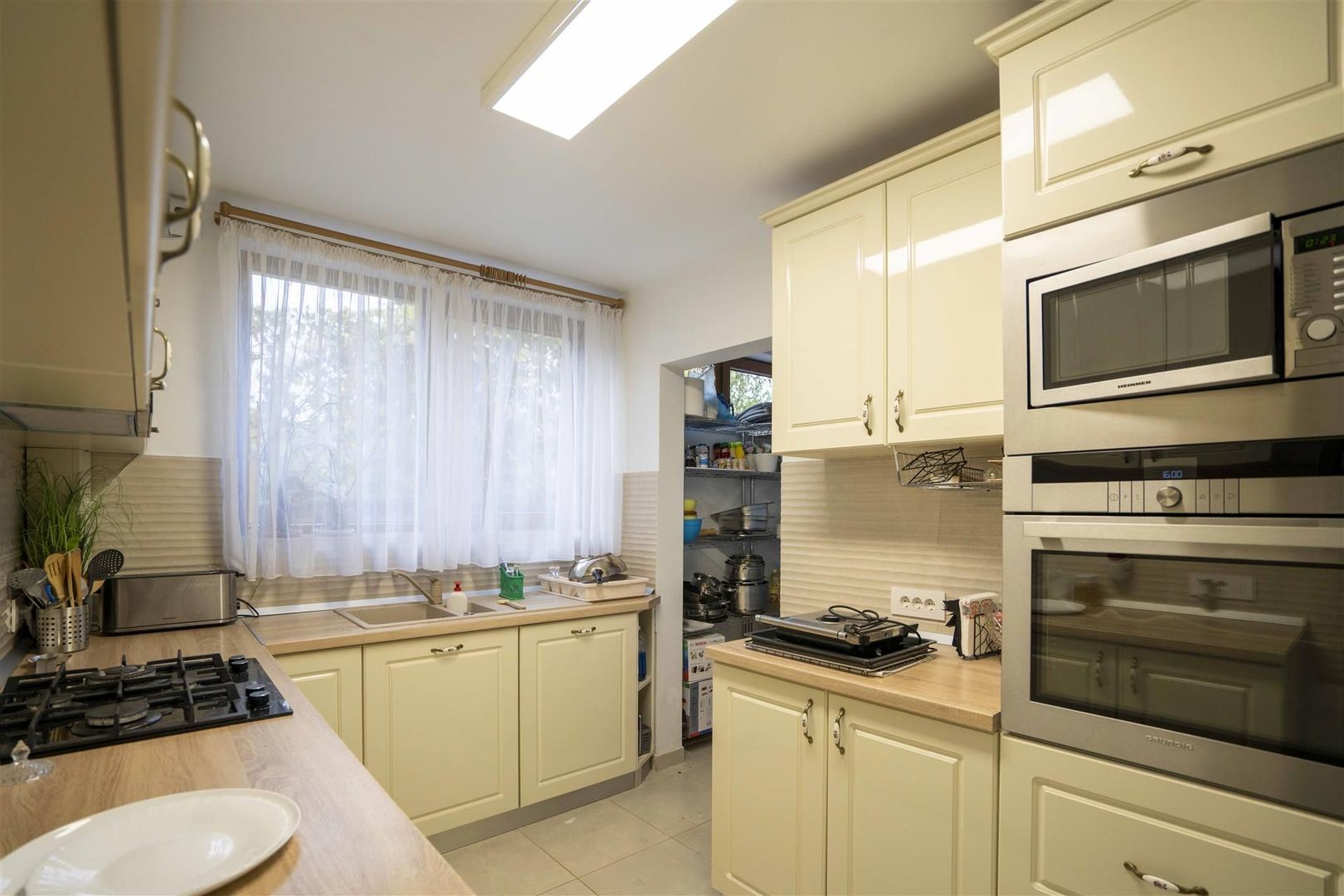 Baza de tenis si constructie moderna - Poză 20