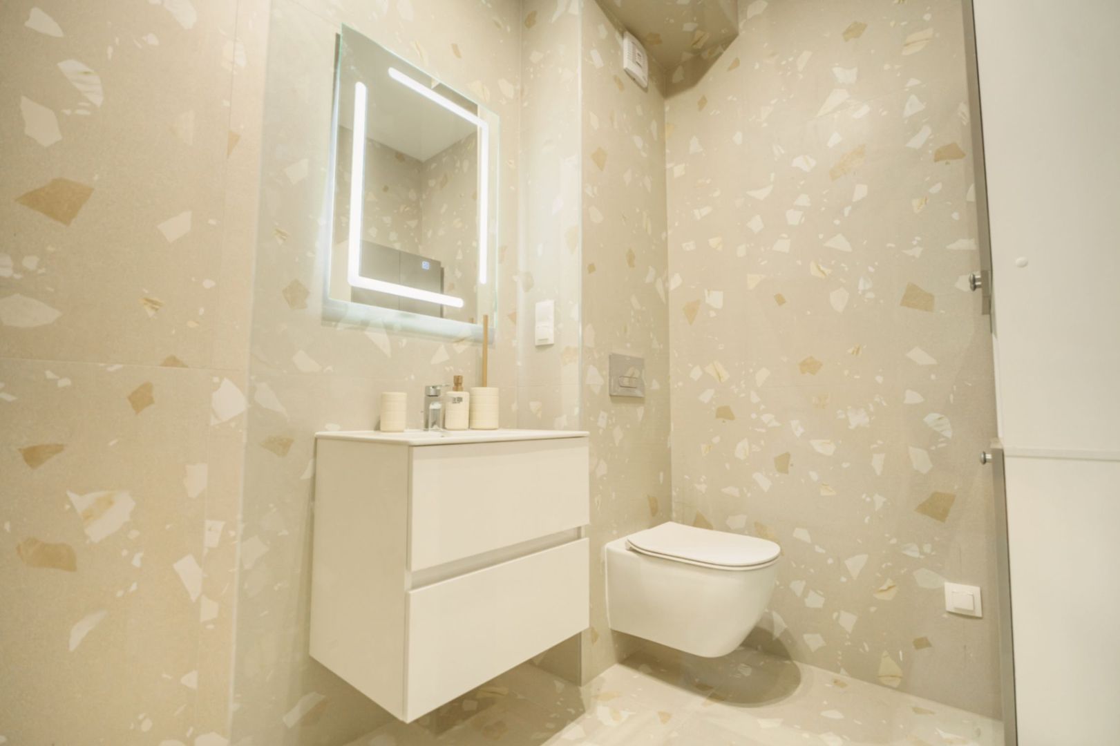 Apartament Ultracentral | 2 Camere | Prima Închiriere | Parcare - Poză 9