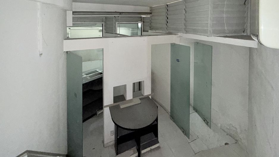 Spațiu București, zona Universitate, pretabil comercial/birouri - Poză 11