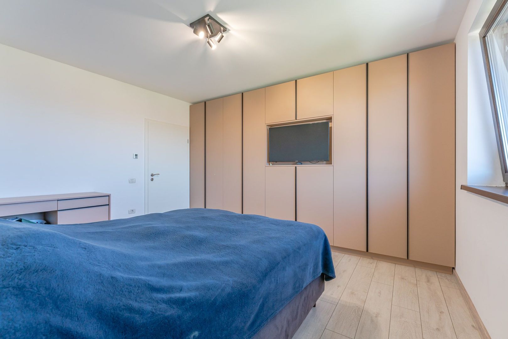 Decomandat 3 camere, 98 mp, Harman - Mobilat modern, parcare - Poză 11