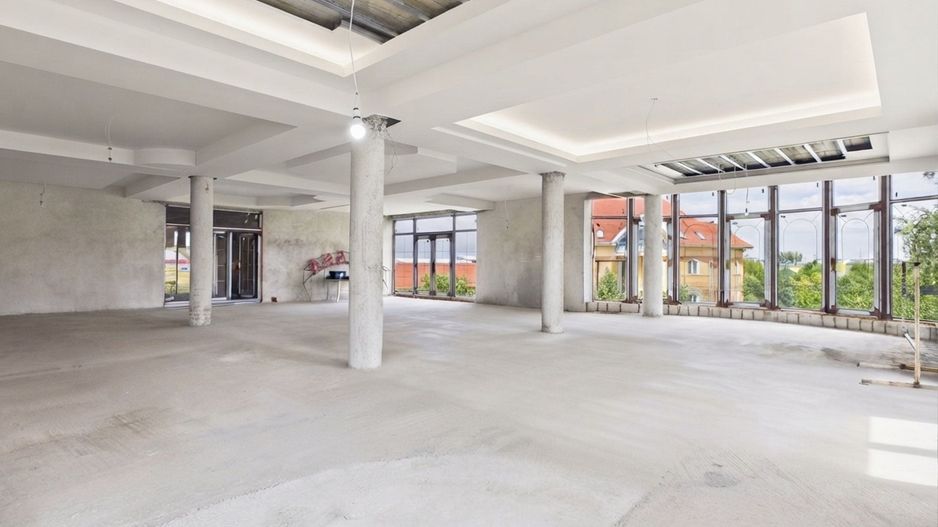 Clădire 850 mp, Czaran Gyula, 8 parcări - Poză 6