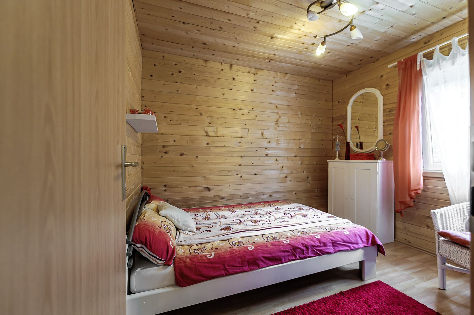 Casa de Lemn cu Piscina si Gradina Impecabila in Vladimirescu! - Poză 10