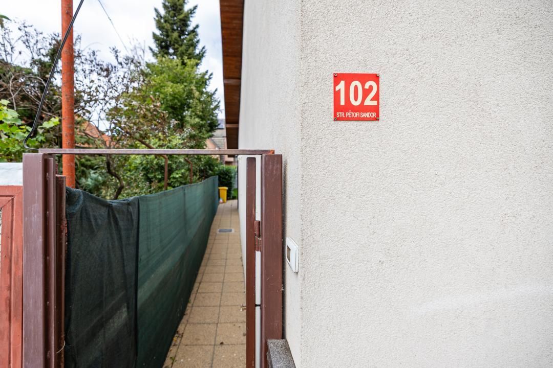 Casa parter, renovata, mobilata, gradina amenajata, str Petofi Sandor-Dumbravita - Poză 30