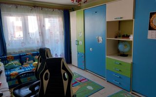 Apartament cu 4 camere de vanzare in Plopilor, etaj 3/4 ! - Poză 6