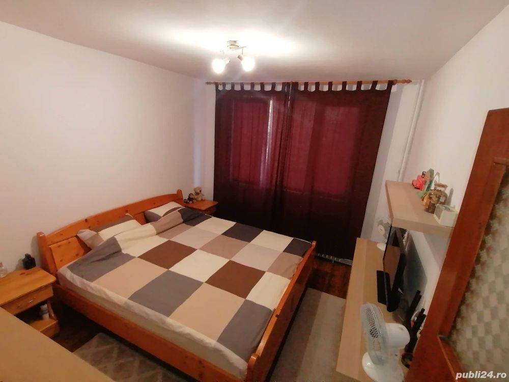 Apartament Centrala Boxa Metrou 1 Decembrie Bloc Reabilitat Termic - Poză 3