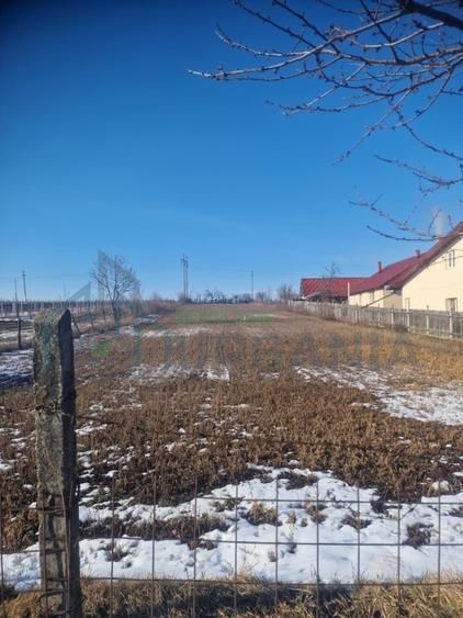 Vând teren intravilan - Poză 1