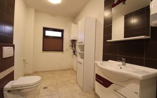 Zona Cetatii; 6 incaperi, ideal pentru sediu firma. - Poză 10