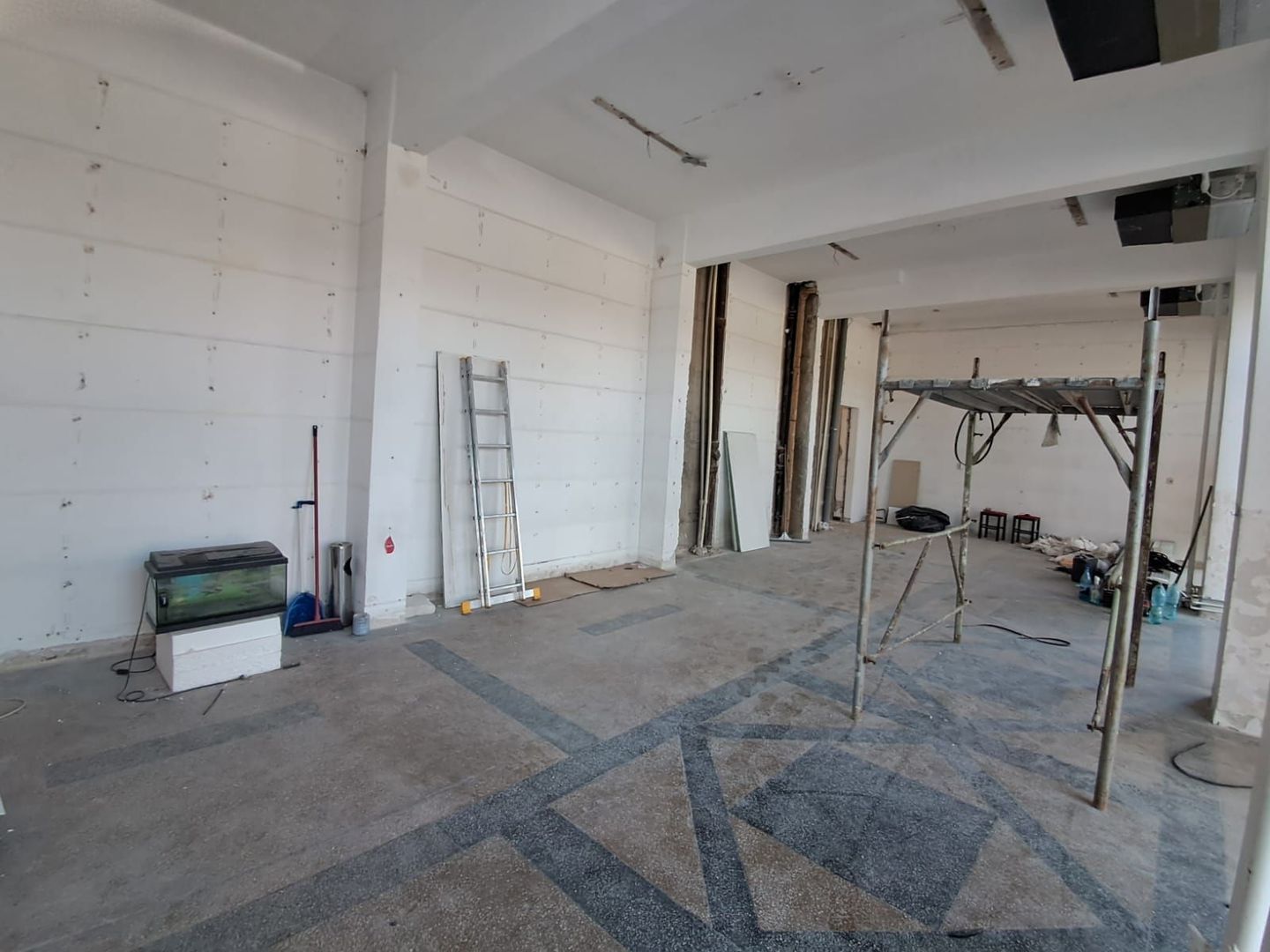 Spatiu comercial vitrina de 20 M - Metrou Eroii Revolutiei S143 - Poză 27