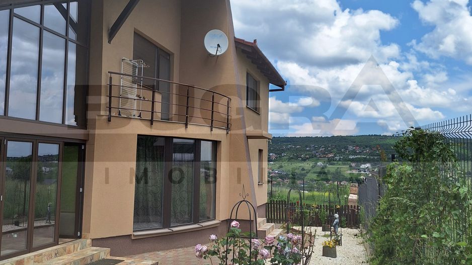 Vila noua - 2500 mp teren, finisata-mobilata, zona Odobesti - Poză 1