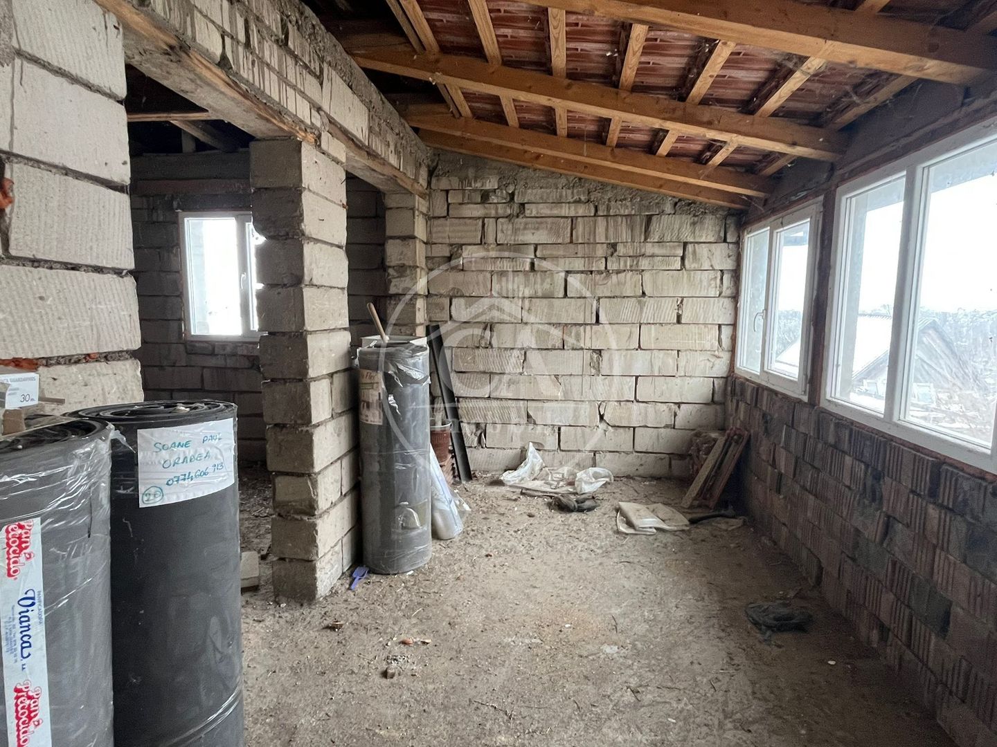 Casa de vanzare D+P+E+M cu 5 camere în Livada De Bihor - Poză 6