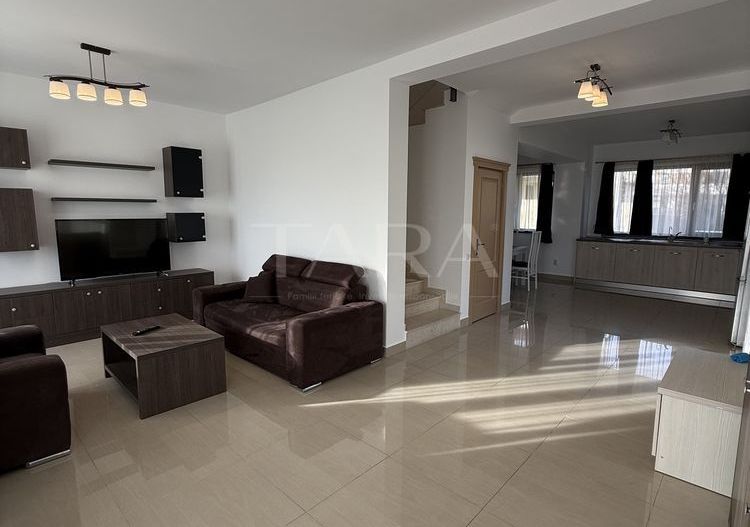 Duplex modern cu grădină amenajată în Europa - Poză 2