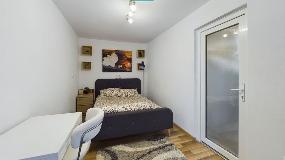 Casă la cheie în Uta - Poză 8