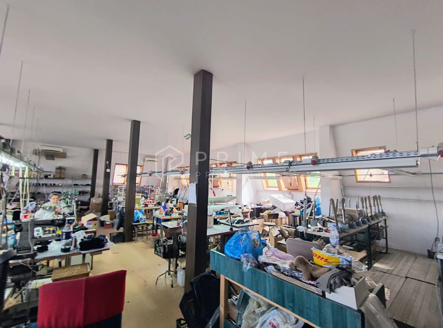 Clădire multifuncțională de vânzare – comerț, birouri și producție. - Poză 3