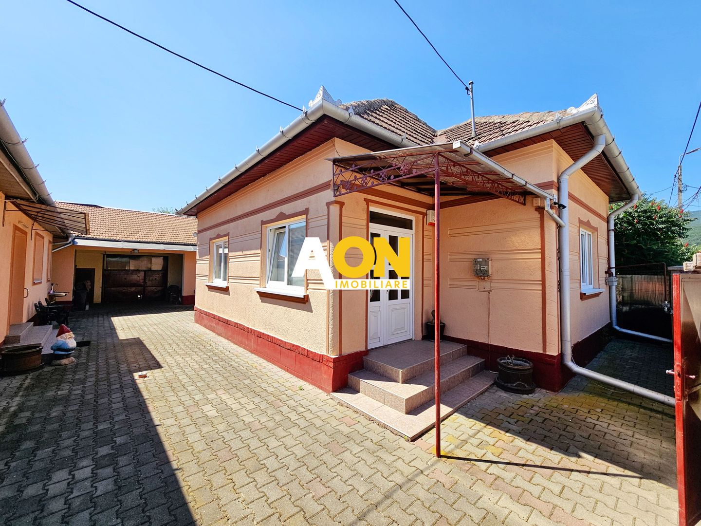 Casa cu 2 corpuri de cladire, 744 mp teren, toate utilitatile, Micesti - Poză 1