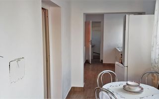 Casa de inchiriat, 2 camere, 250 mp teren, curte comuna, zona Centru - Poză 7