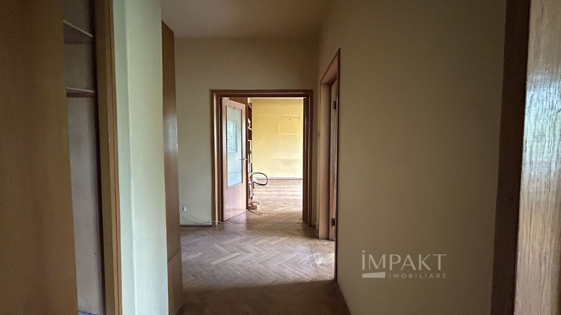 Apartament deosebit in centrul orasului, garaj si suprafata generoasa! - Poză 17