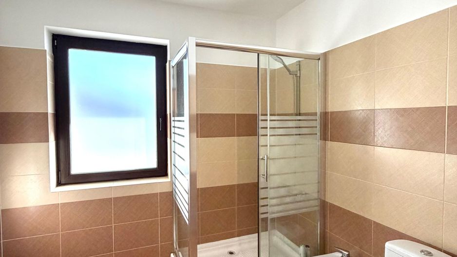 1100 e/ mp - Casa individuala  - 700 mp teren - la asfalt - Sacalaz - Poză 12