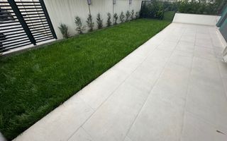 Apartment deosebit cu curte proprie se vinde complet mobilat - Poză 2