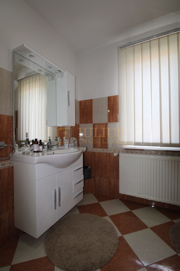 Casa in Blascovici, 5 camere + 3 bai, centrala proprie - Poză 27