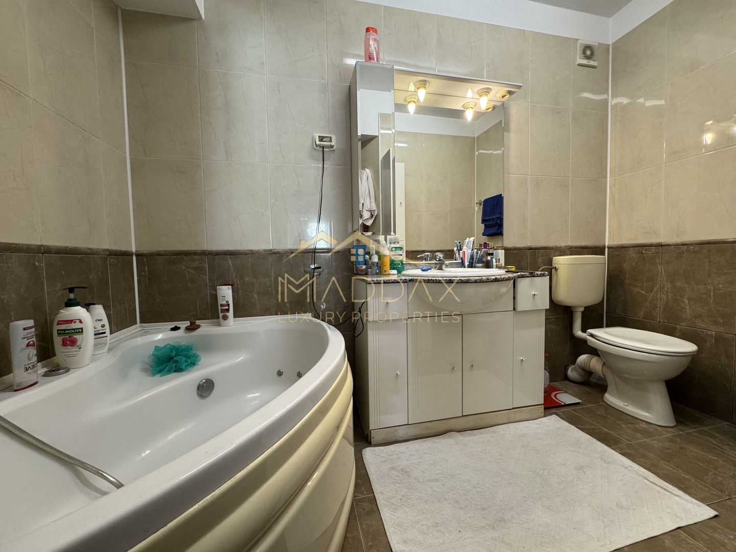 Apartament Elegant de Închiriat – 5 Camere/ 3 Băi, *Arcul de Triumf* - Poză 44