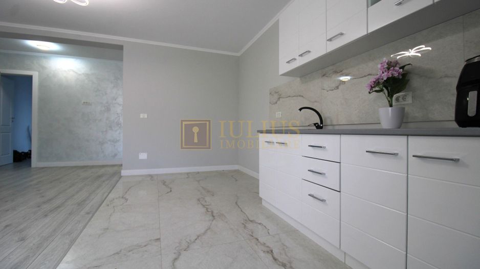 Curte, 4 apartamente, 8 camere, perfectă pt activități educaționale-Dumbravita - Poză 9