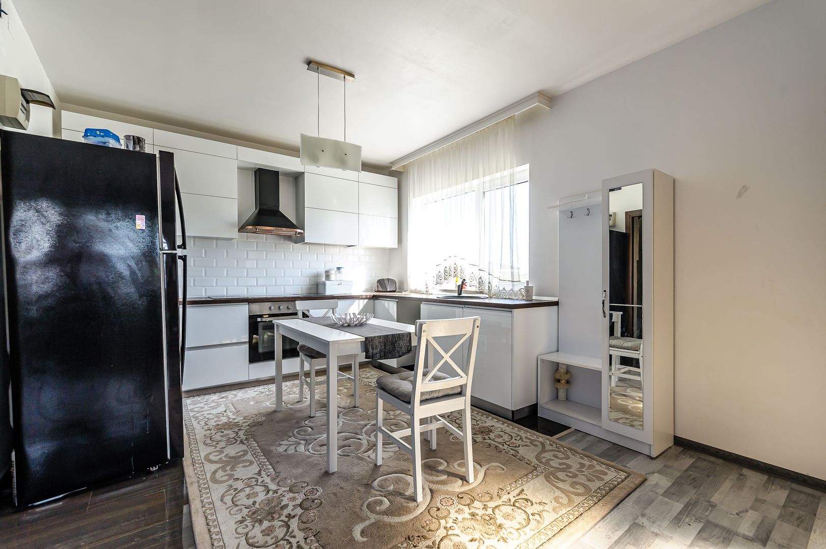 Casă cu 4 camere în cartier Europa, Vladimirescu. - Poză 2