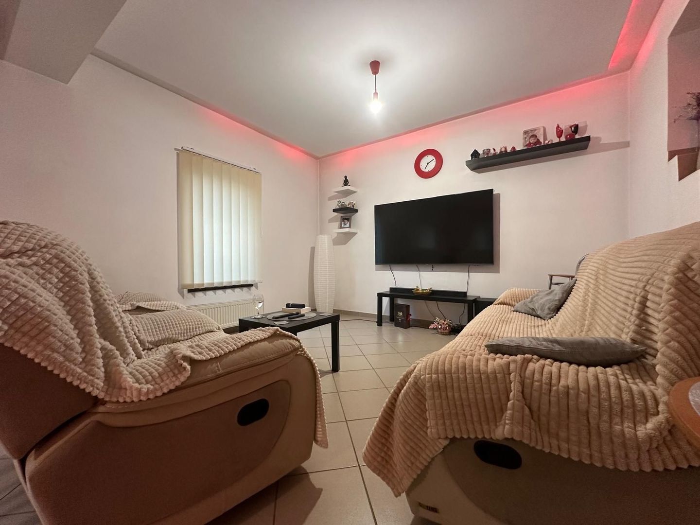 Casă individuală P+1E, construită în 2013–zonă liniștită, exclusiv de case - Poză 2