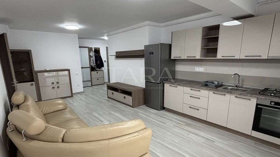 Apartament modern cu 2 camere, terasă generoasă și parcare subterană. - Poză 1