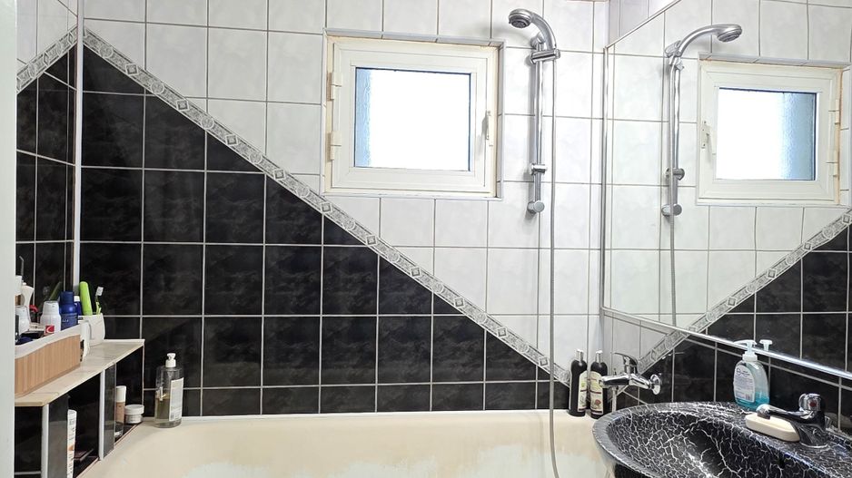 Apartament cu 3 camere, mobilat și utilat, etaj 3, VASLUI zona CARTIER; - Poză 10