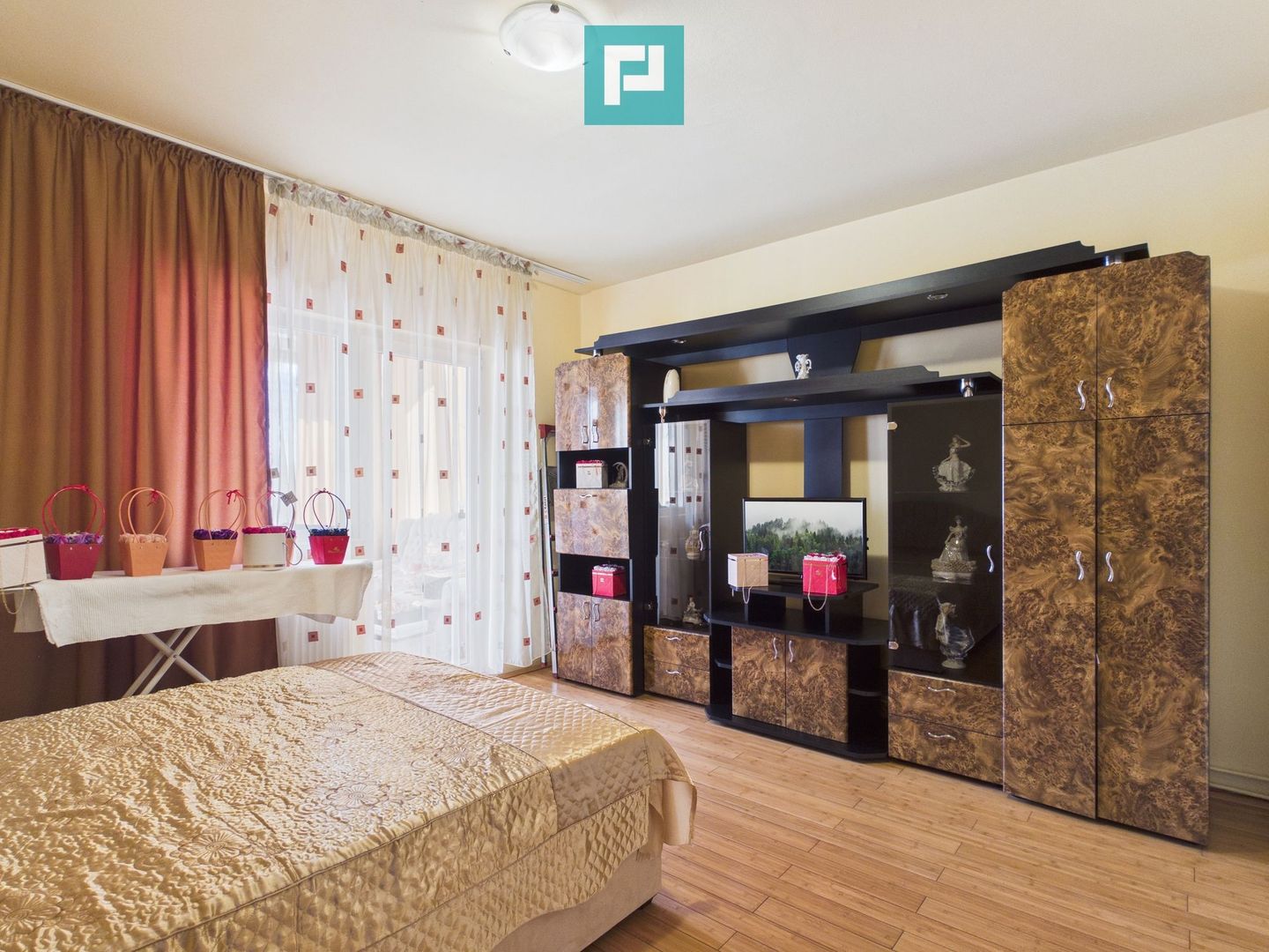 Casă individuală 8 camere - Dudeștii Noi - Poză 13