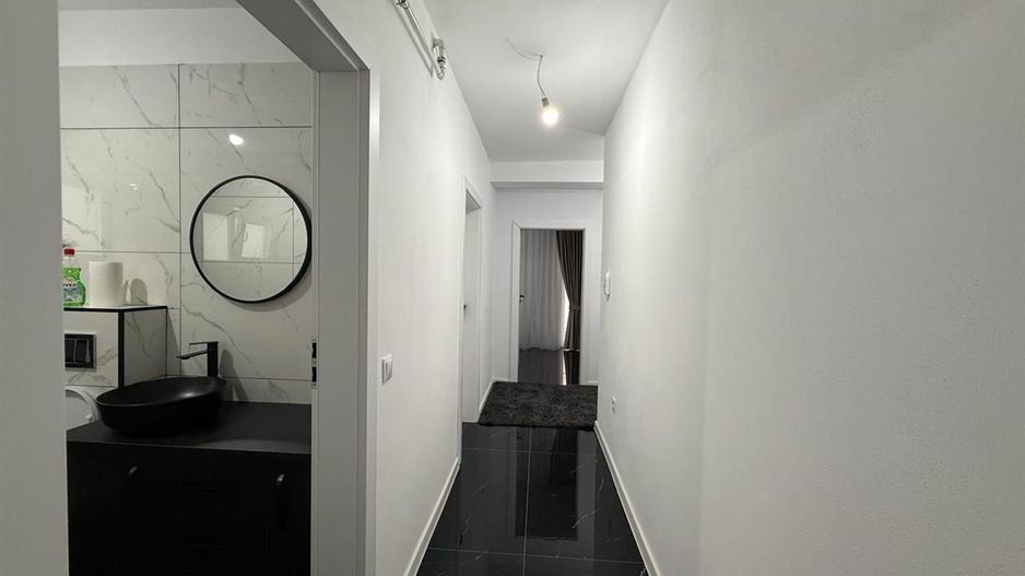 Apartament de vânzare 2 camere decomandate, mobilat și utilat - Poză 3