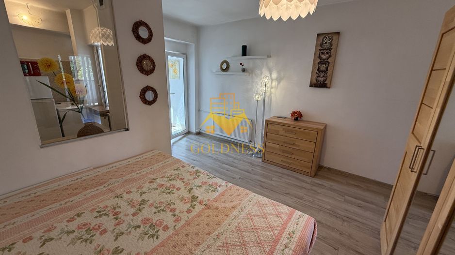 o camera, balcon, Ultracentral, Piata Stefan cel Mare, Teatru - Poză 4