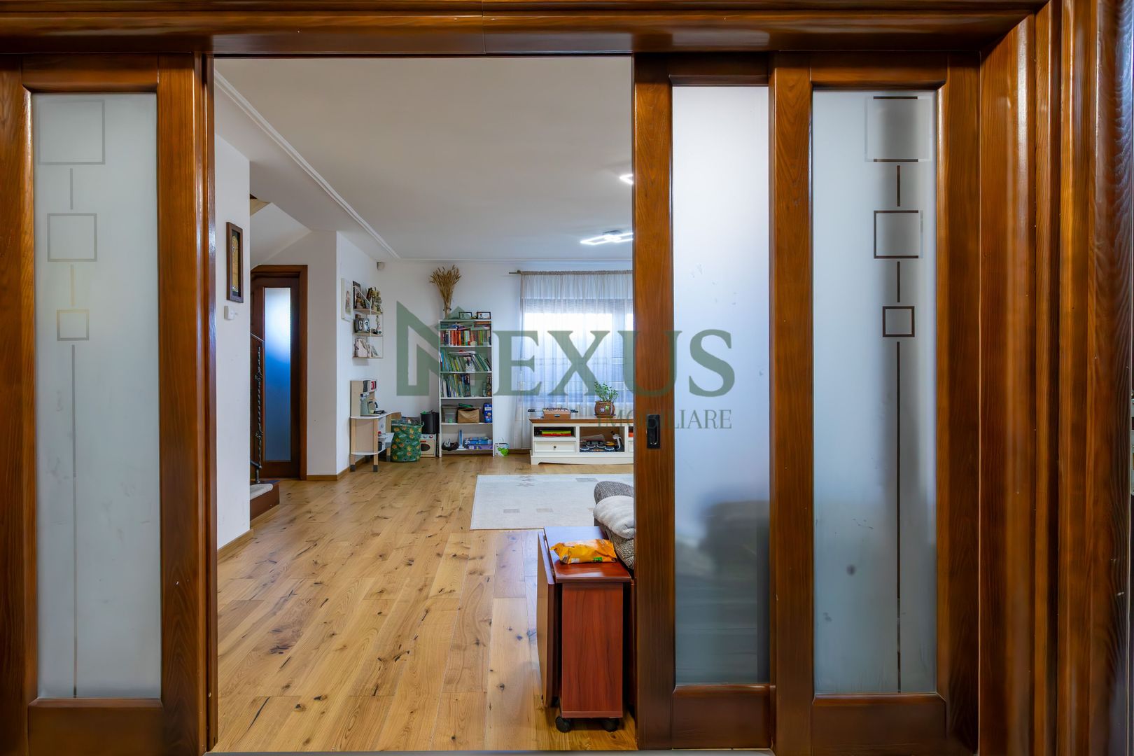 Casă/Vilă modernă de vânzare la intrare în Bogdan Vodă, județul Bacău. - Poză 27